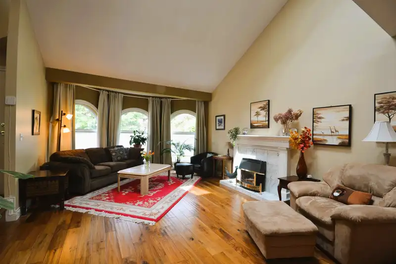 15 PARKWOOD PLACE - photo 4 of 40
