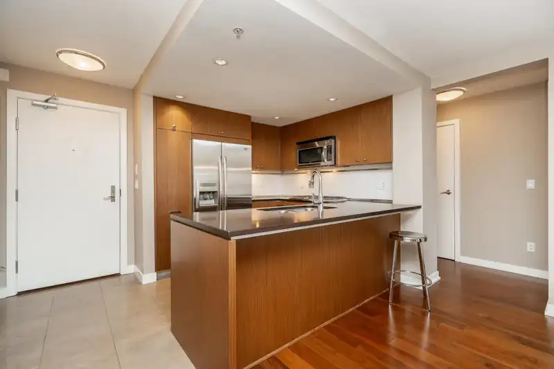 303 2950 KING GEORGE BOULEVARD - photo 2 of 38