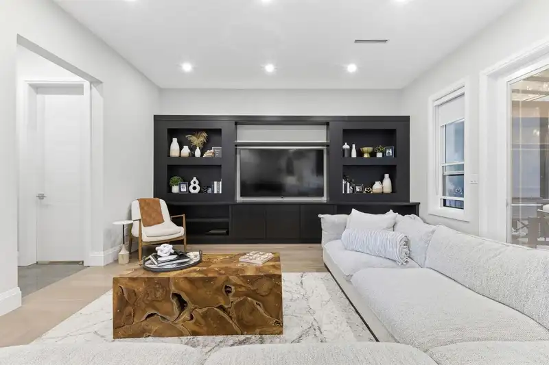 4820 7A AVENUE - photo 3 of 40