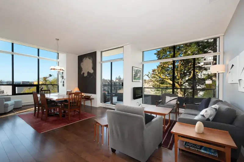 114 1420 DUCHESS AVENUE - photo 1 of 34