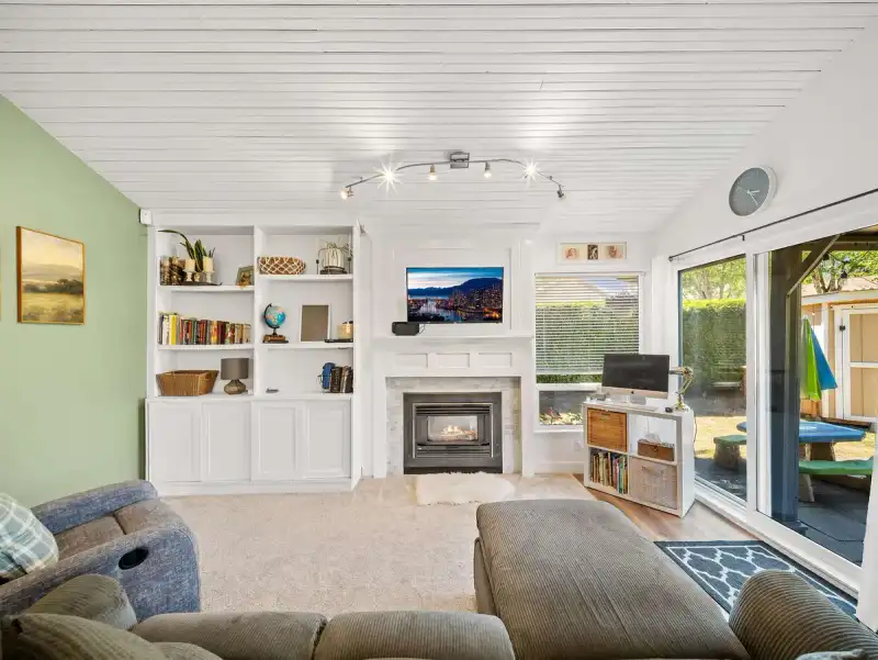 6022 E GREENSIDE DRIVE - photo 1 of 40