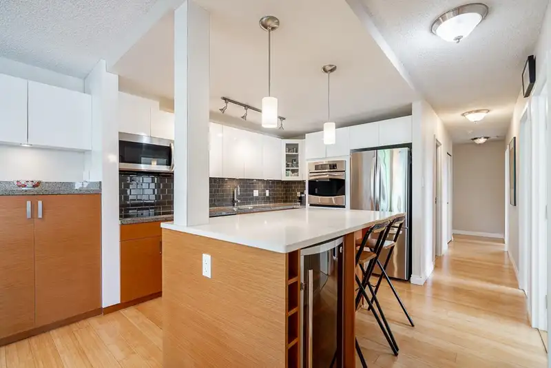 301 1450 PENNYFARTHING DRIVE - photo 3 of 38