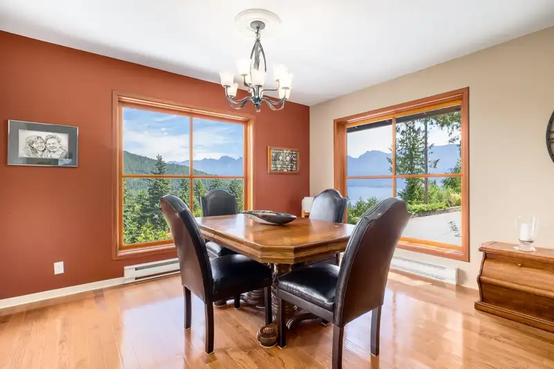 571 ROOCROFT LANE - photo 1 of 32