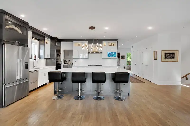 23072 CLIFF AVENUE - photo 4 of 37