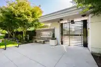 101 988 KEITH ROAD - thumbnail 1