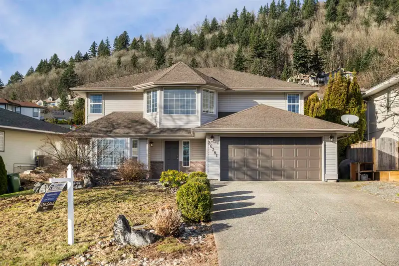 36381 SANDRINGHAM DRIVE - photo 1 of 40