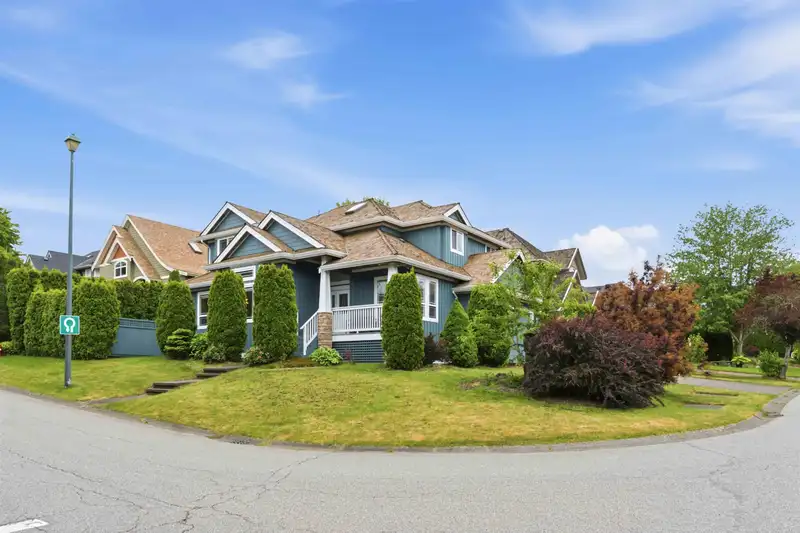 14708 31A AVENUE - photo 2 of 40