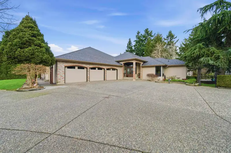 16533 26 AVENUE - photo 3 of 40