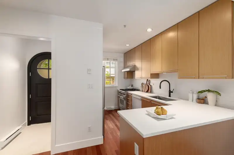 2943 LAUREL STREET - photo 3 of 36