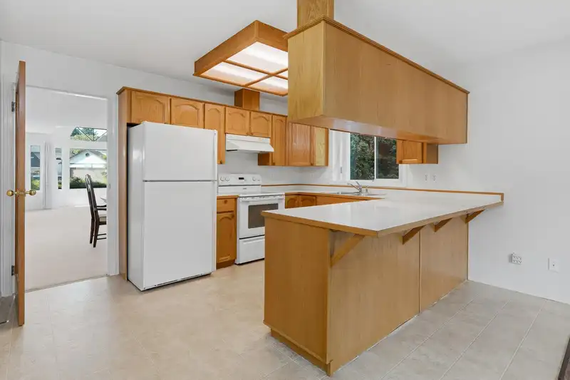 7660 SAPPHIRE DRIVE - photo 4 of 40