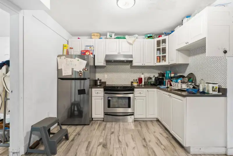 886 E 56TH AVENUE - photo 2 of 8