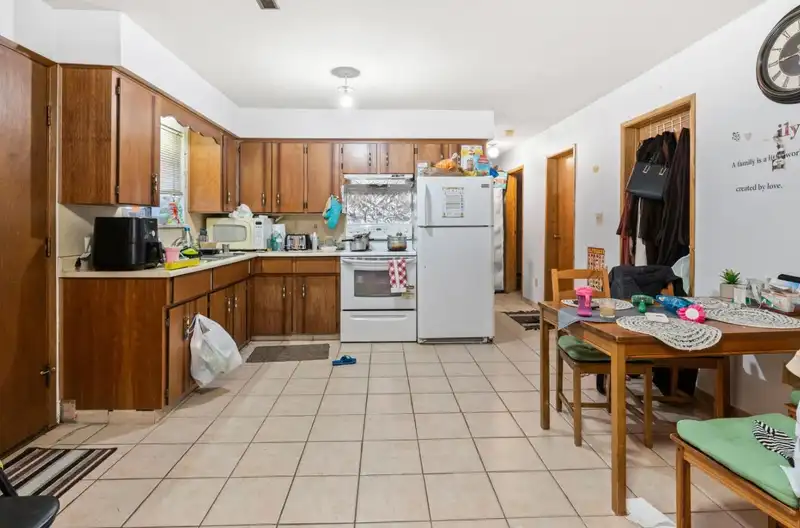 886 E 56TH AVENUE - photo 4 of 8