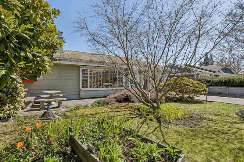 1222 ROSEWOOD CRESCENT - photo 1 of 21