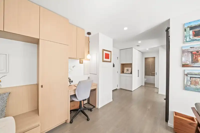 817 1445 MARPOLE AVENUE - photo 3 of 40