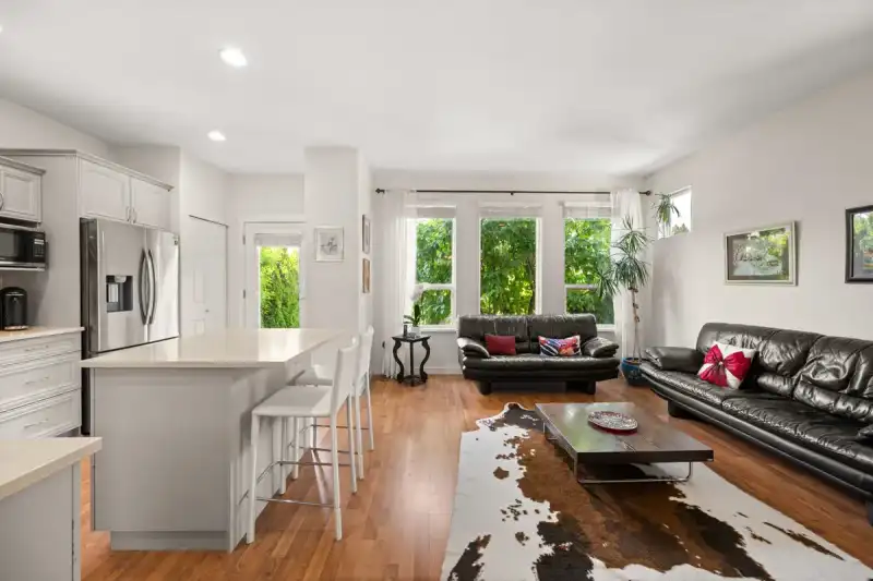 15175 61 AVENUE - photo 1 of 40