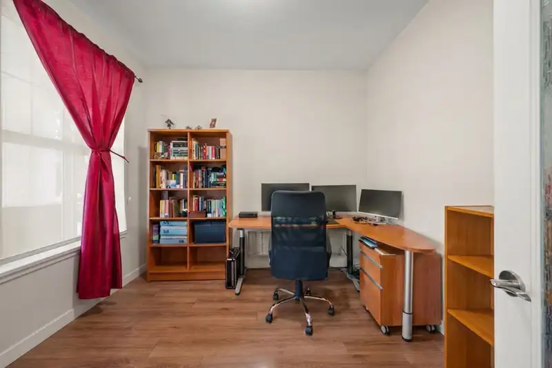 15175 61 AVENUE - photo 3 of 40
