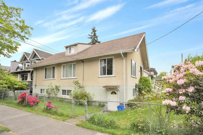 2206 MUSQUEAMVIEW STREET - photo 2 of 23