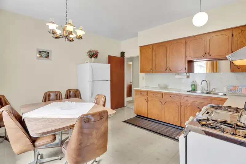 2206 MUSQUEAMVIEW STREET - photo 4 of 23