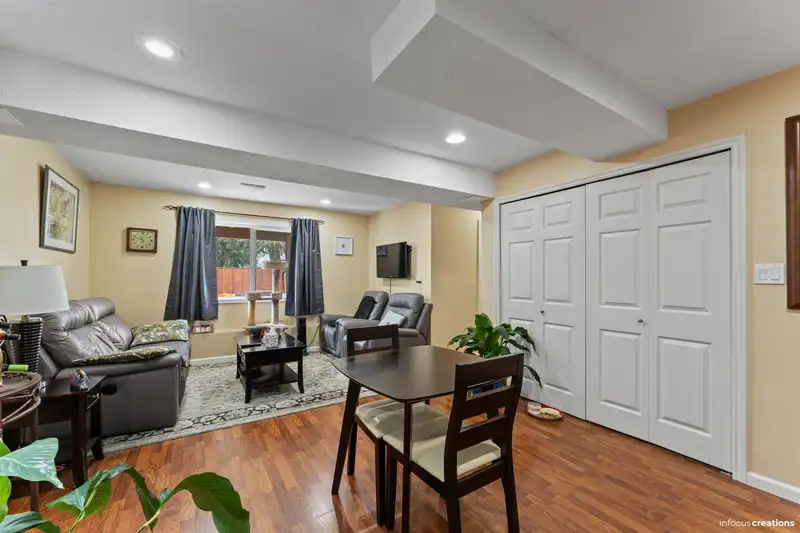 20445 THORNE AVENUE - photo 3 of 25
