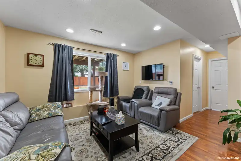 20445 THORNE AVENUE - photo 4 of 25