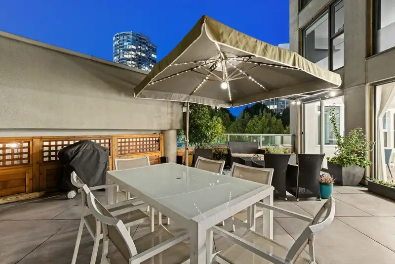 307 1009 EXPO BOULEVARD - photo 3 of 25