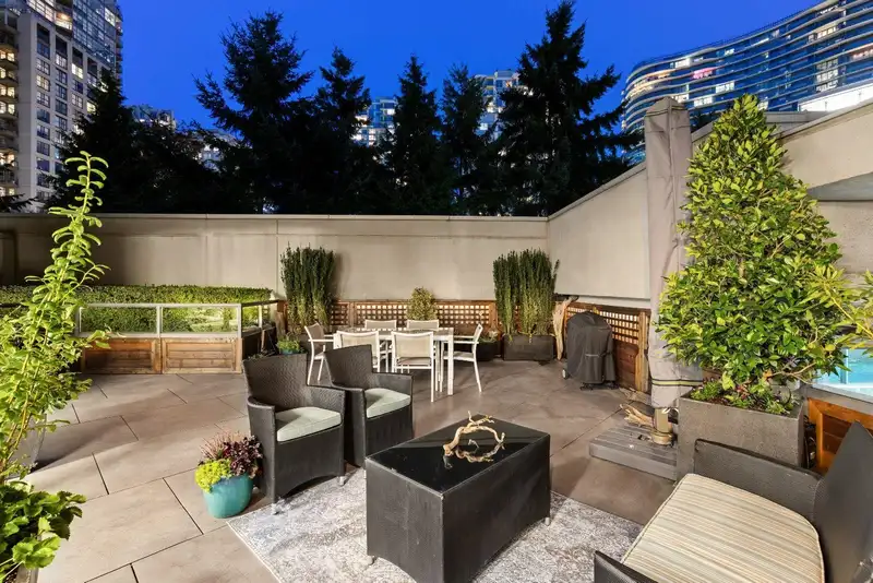 307 1009 EXPO BOULEVARD - photo 4 of 25