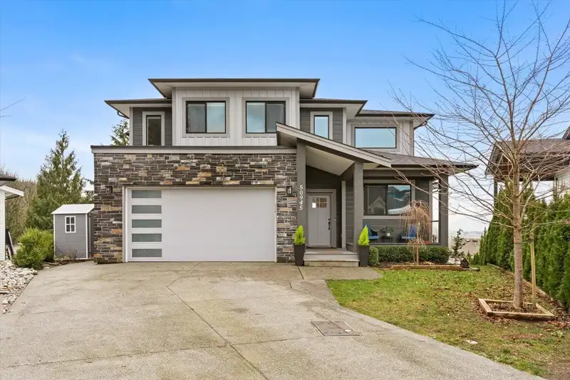 50945 SOPHIE CRESCENT - photo 3 of 40