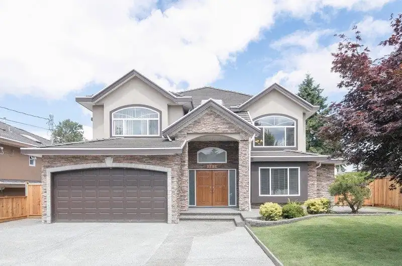 13479 98A AVENUE - photo 1 of 18