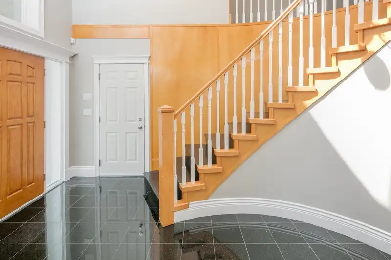 13479 98A AVENUE - photo 2 of 18