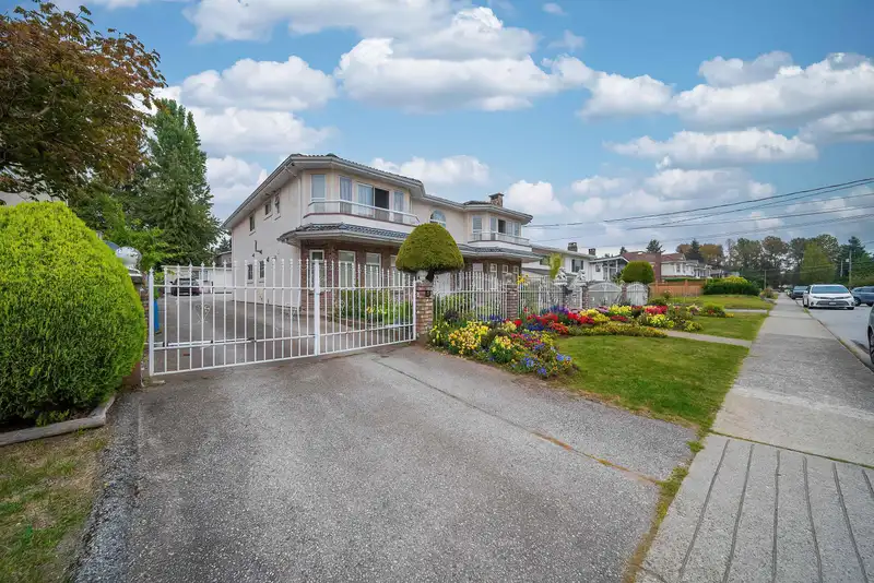 5091 SIDLEY STREET - photo 2 of 40