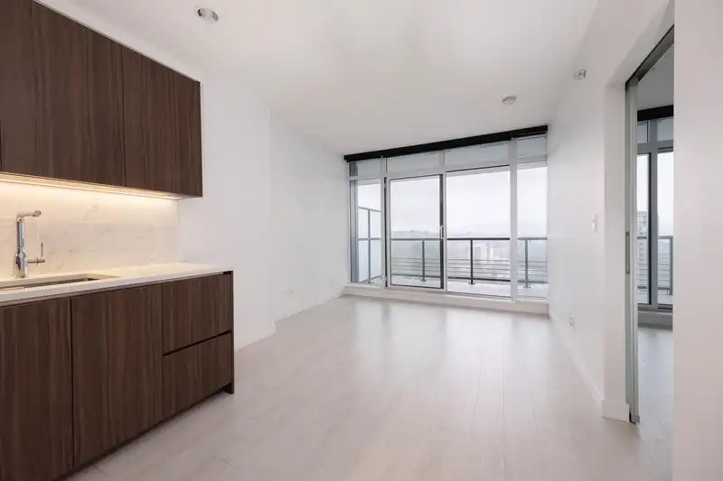 2508 4720 LOUGHEED HIGHWAY - photo 3 of 20