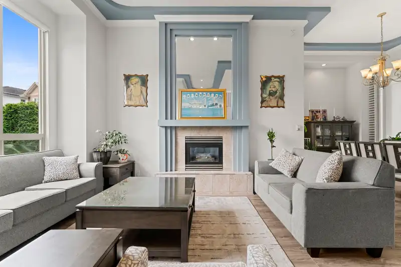 14451 77 AVENUE - photo 3 of 30