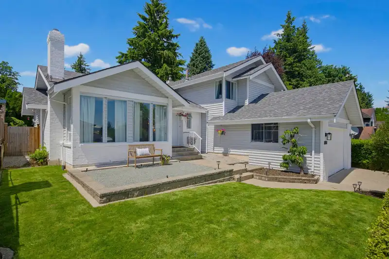 32562 MURRAY AVENUE - photo 3 of 40
