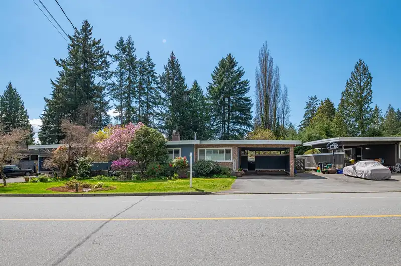 3669 EDGEMONT BOULEVARD - photo 4 of 39