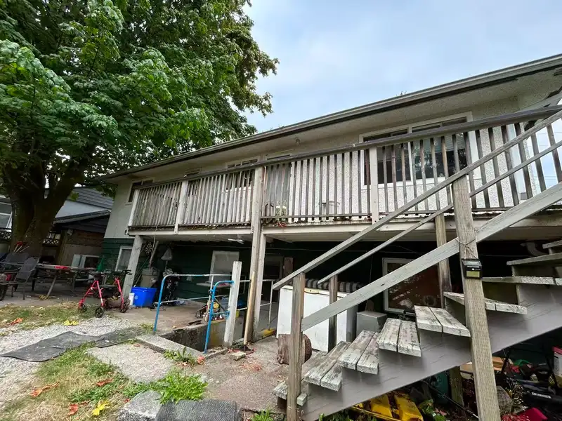 1780 RIDEAU AVENUE - photo 2 of 3
