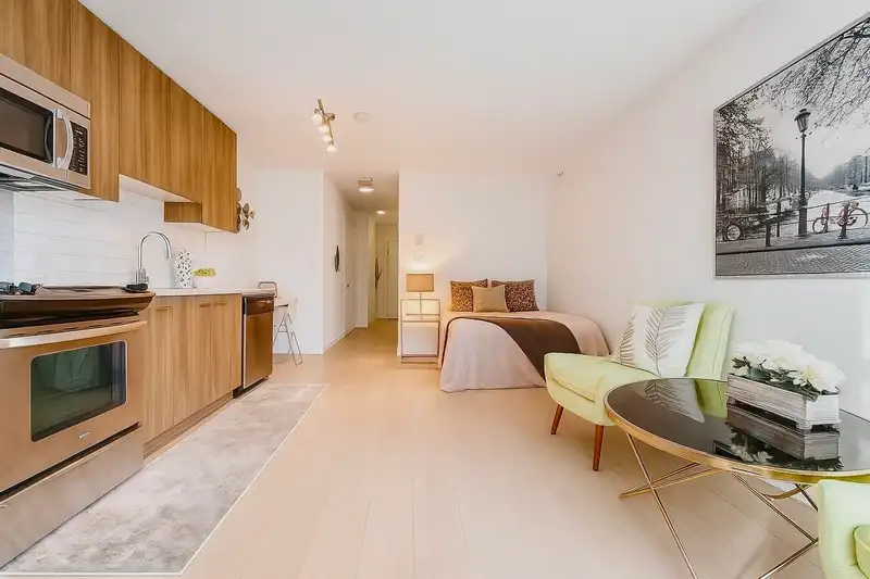 209 13325 102A AVENUE - photo 3 of 10