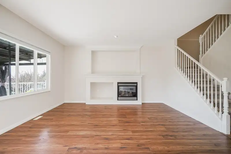 36016 SHADBOLT AVENUE - photo 4 of 35