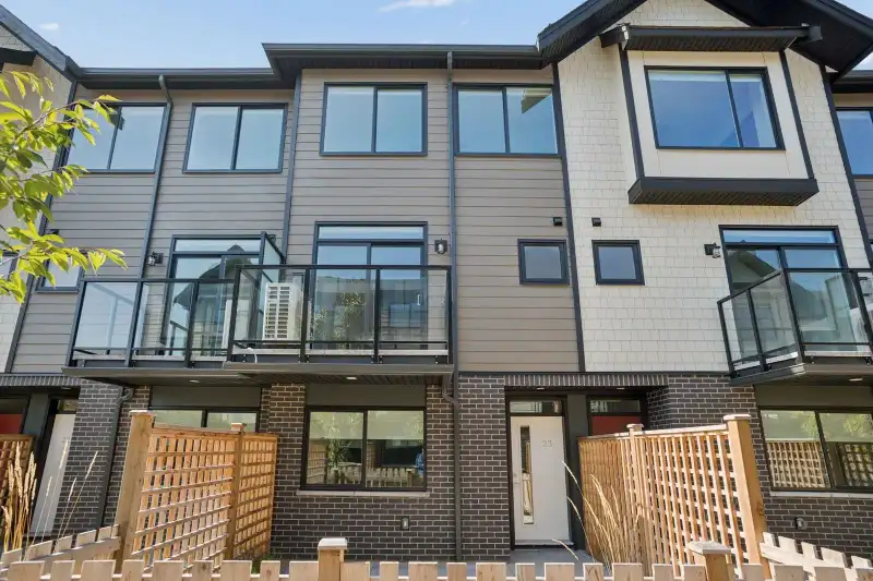 23 4337 BOUNDARY ROAD - photo 1 of 30