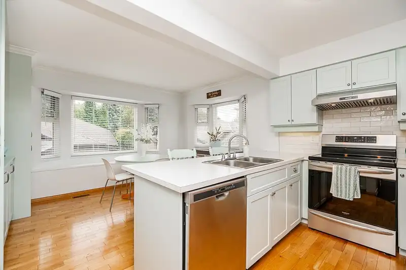 39 12880 RAILWAY AVENUE - photo 2 of 40