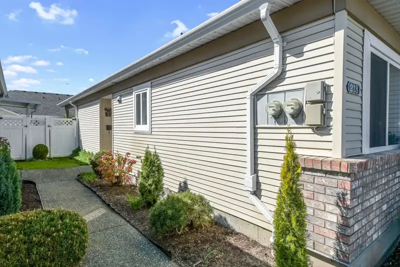 218 8485 YOUNG ROAD - photo 3 of 35