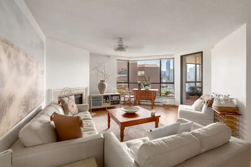 1003 1450 PENNYFARTHING DRIVE - photo 3 of 31