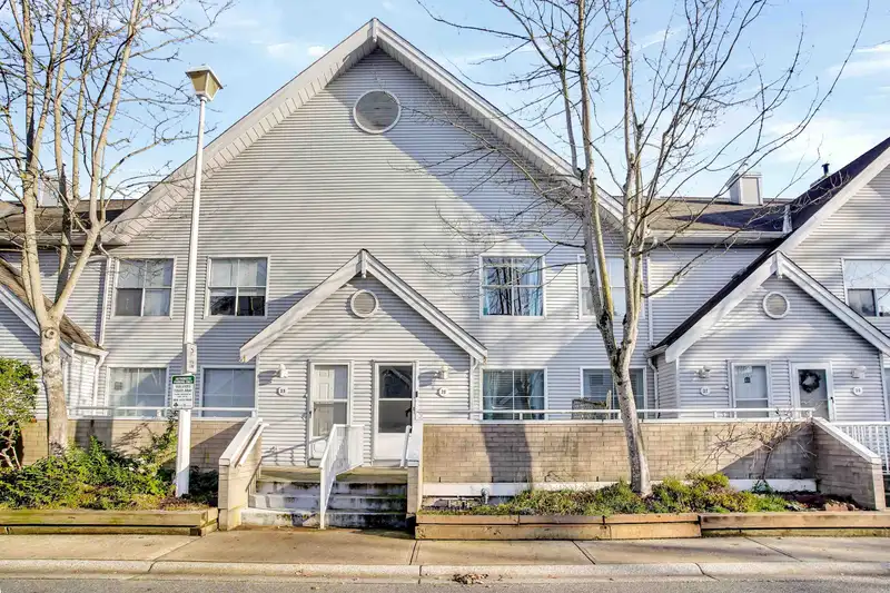 38 13706 74 AVENUE - photo 1 of 25
