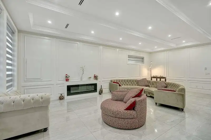 12420 80 AVENUE - photo 3 of 35