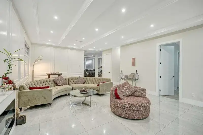 12420 80 AVENUE - photo 4 of 35