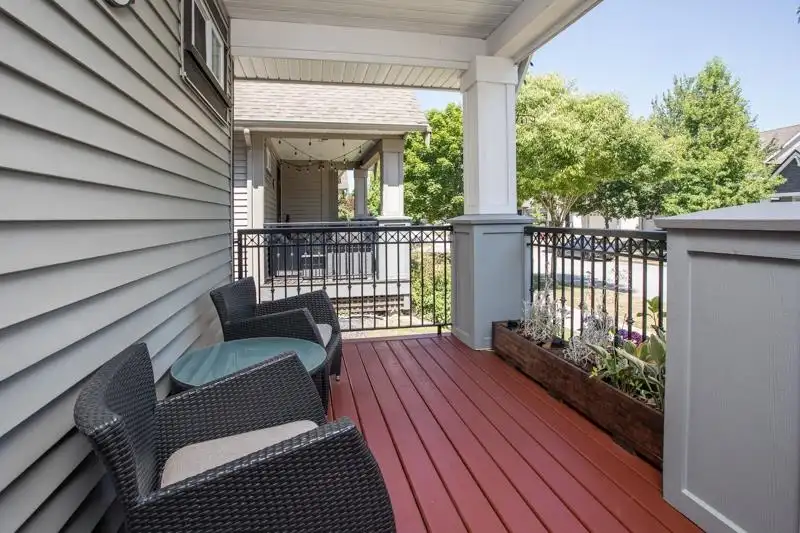 7015 195 STREET - photo 4 of 20