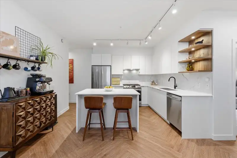 320 3229 ST JOHNS STREET - photo 1 of 31