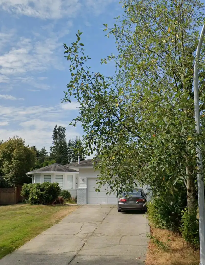 1953 158A STREET - photo 1 of 6