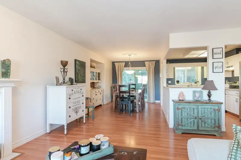 23 34250 HAZELWOOD AVENUE - photo 4 of 27