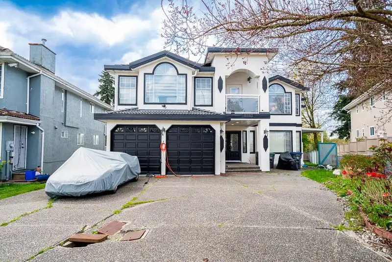 8433 150A STREET - photo 2 of 40