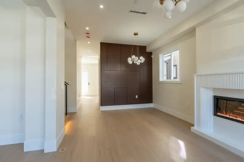 20528 76 AVENUE - photo 2 of 32